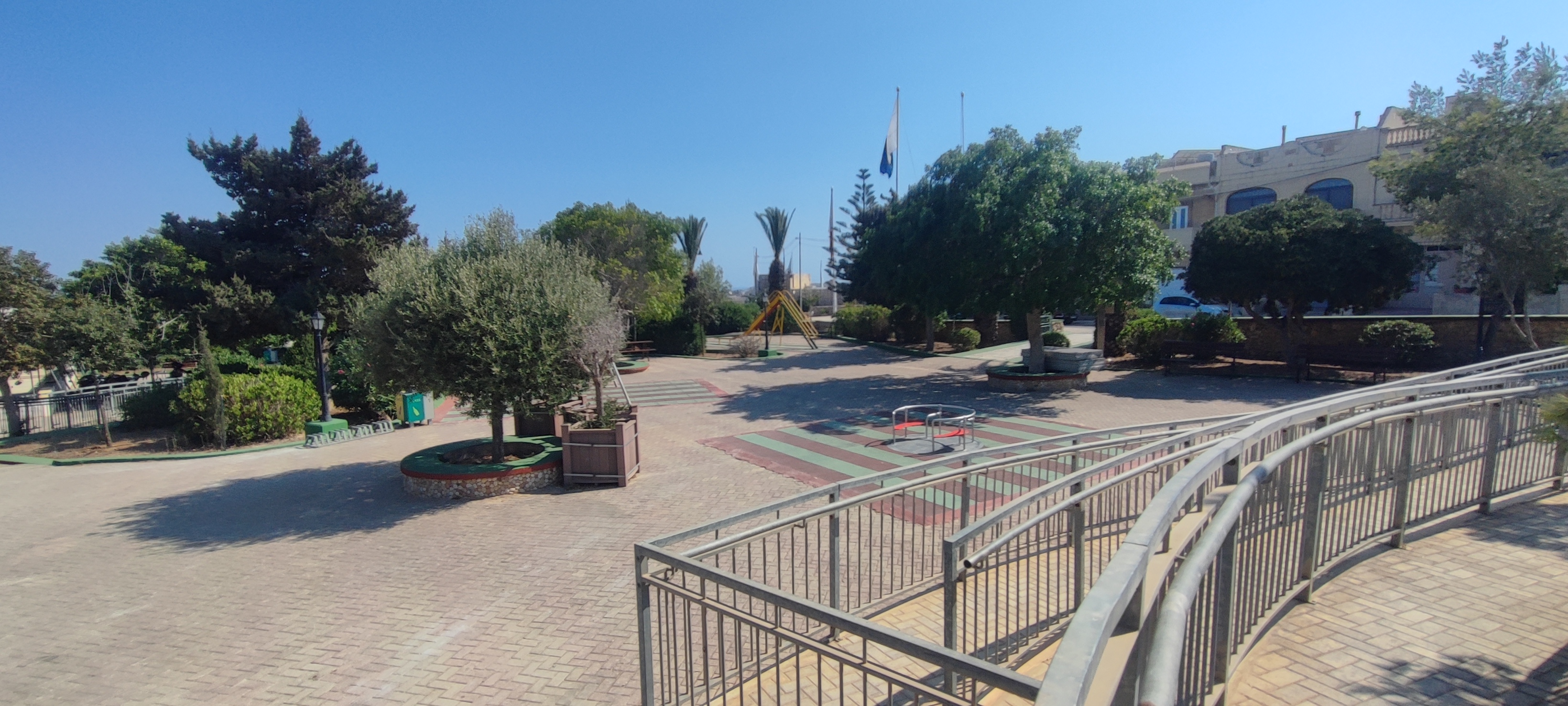 Xaghra playground and gardens — photo