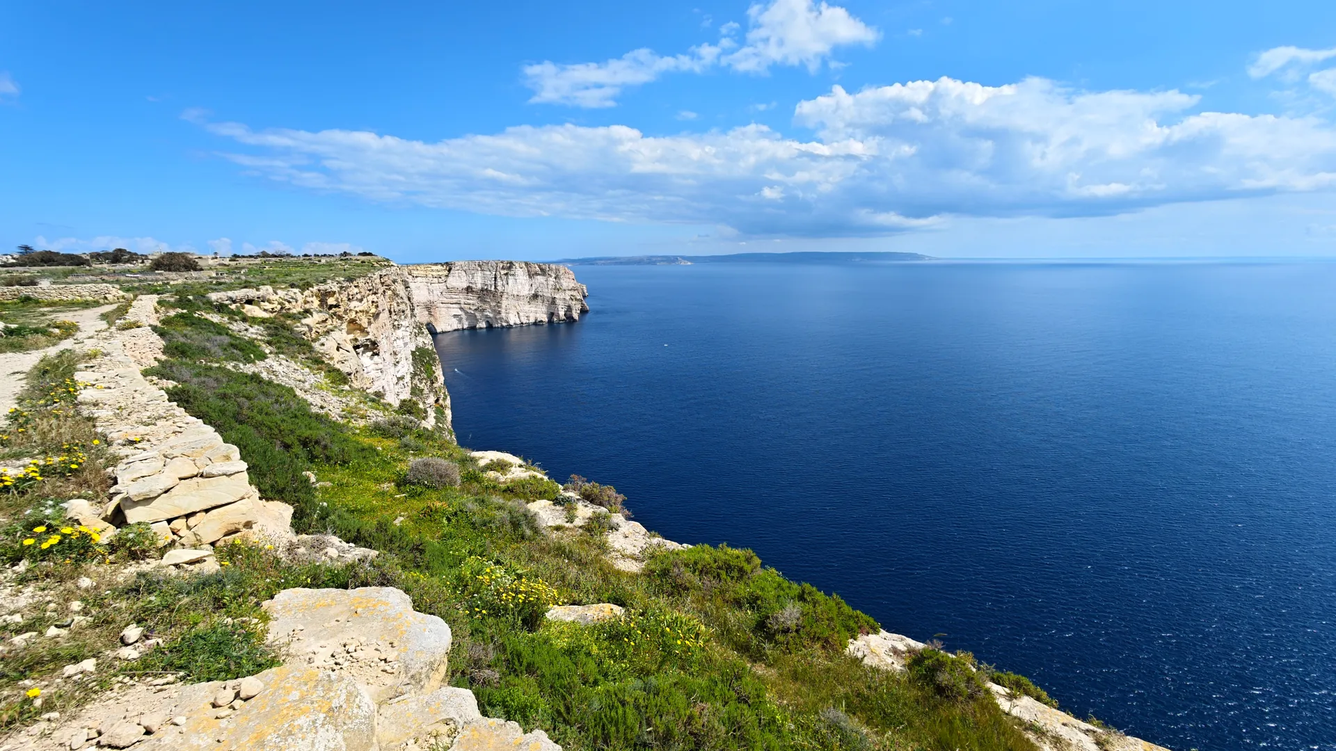 Ta' Ċenċ Cliff — photo